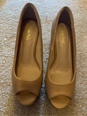 Dream Pairs Tan Open-Toe Heels